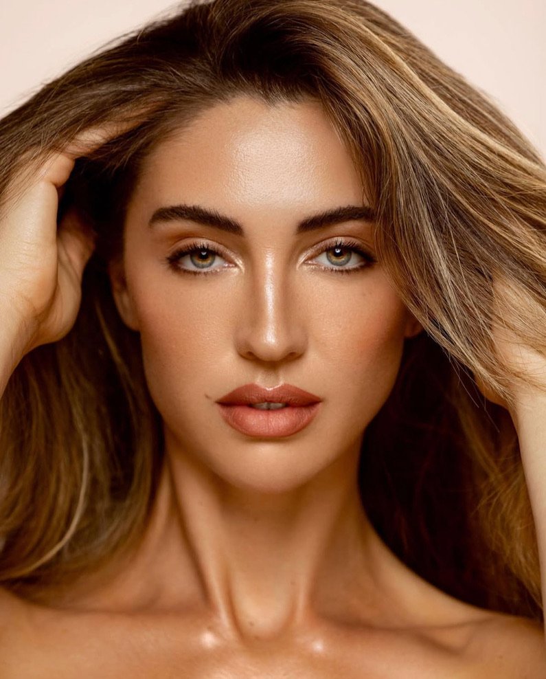 Beauty portrait with dimensional skin and hair